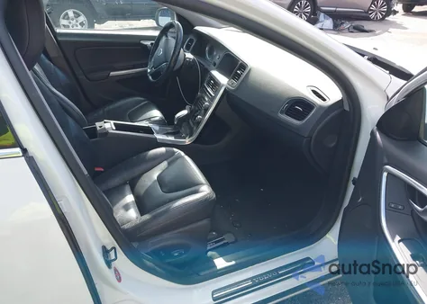 2013 Volvo S60 T5/T5 Platinum/T5 Premier/T5 Premier Plus z USA, uszkodzony, nr VIN YV1612FS7D1231533